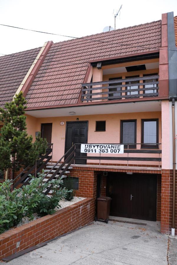 Ubytovanie Viktoria Dunajská Streda エクステリア 写真